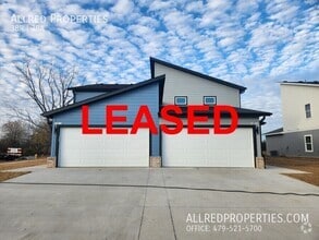 Building Photo - 1608 SW Casuarina Dr
