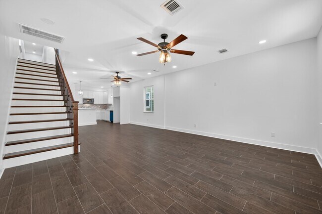 Building Photo - 714 Zoe St