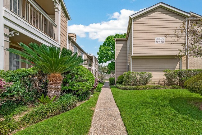 Building Photo - 1860 White Oak Dr