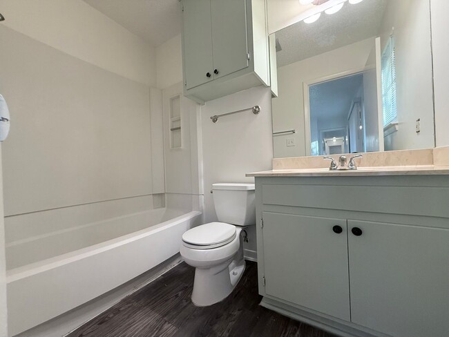 Building Photo - Minnie