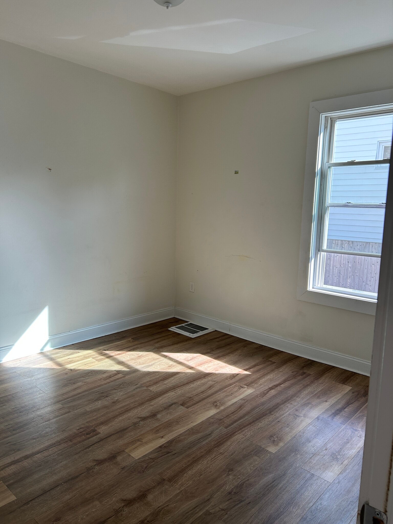 Bedroom - 46 Garfield Ave