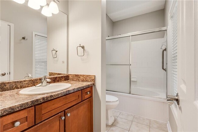 Building Photo - 1250 Parkwood Cir SE