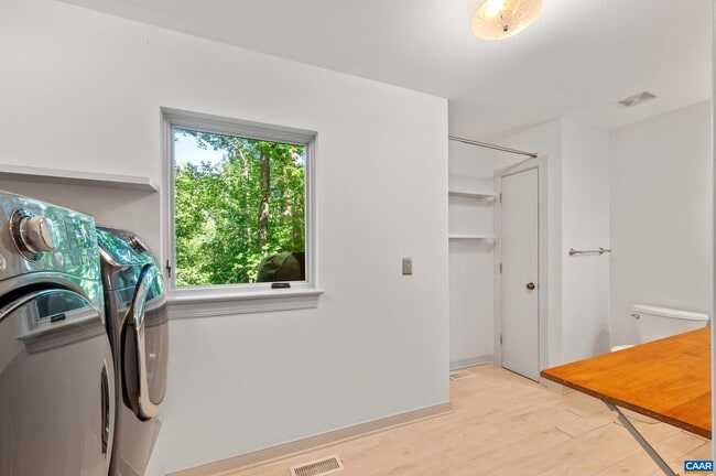 Building Photo - 501 Rookwood Pl