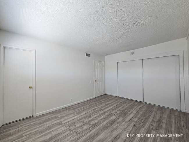 Building Photo - 2913 Stewart Ave