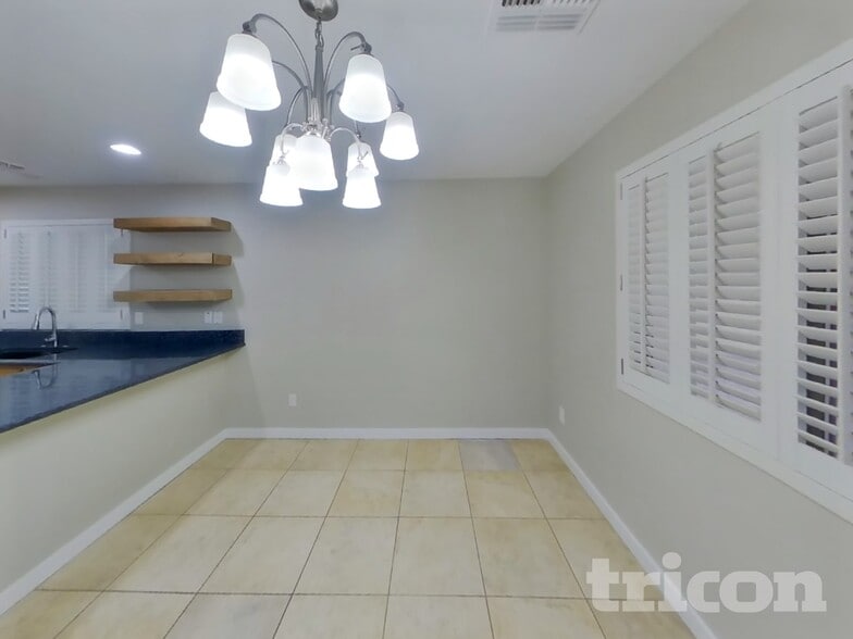 Building Photo - 10733 W Taft St