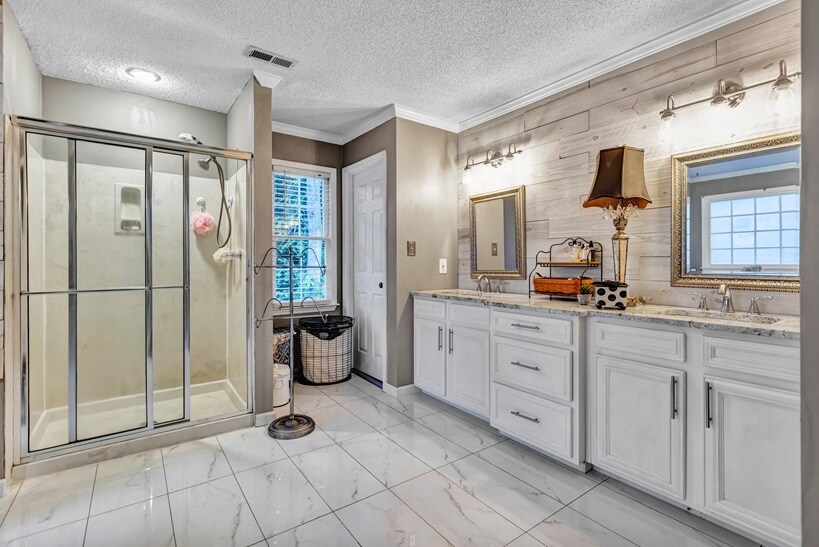 Second floor master bathroom - 4250 Edgewater Ct NW