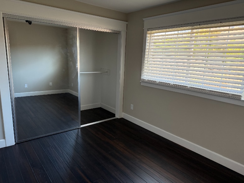 Building Photo - 486 Waskow Dr