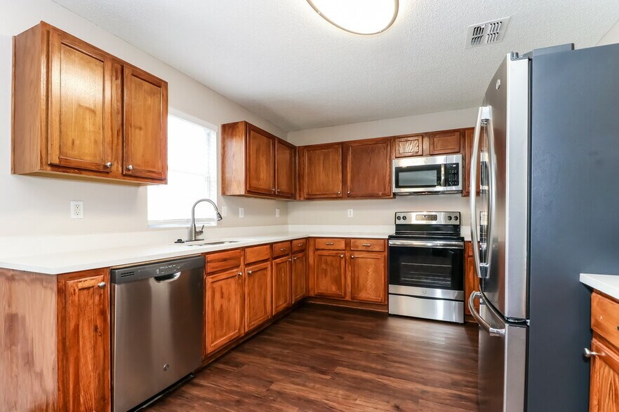 Building Photo - 8750 Gray Fox Ct