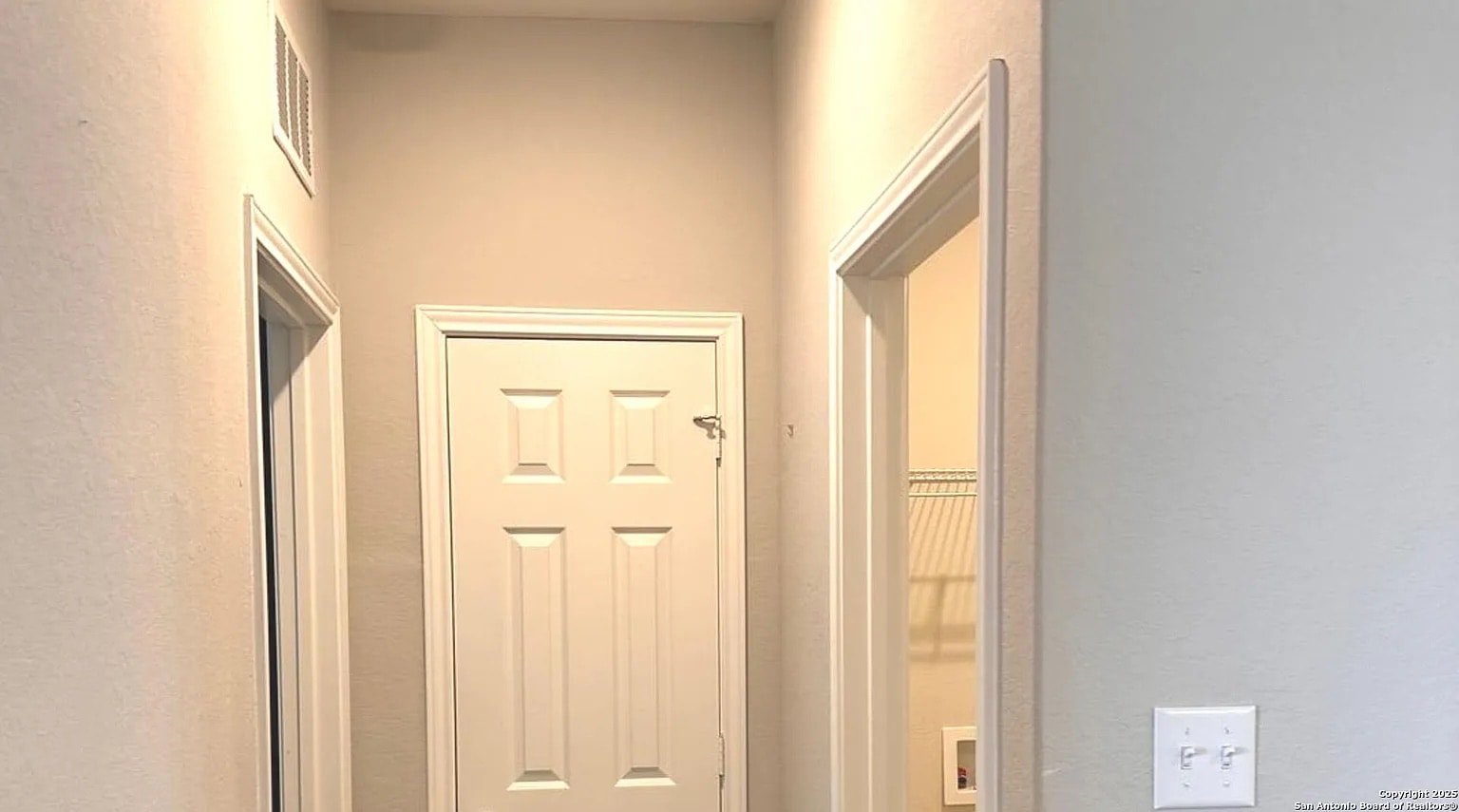 Building Photo - Room in House on Sweetgrass