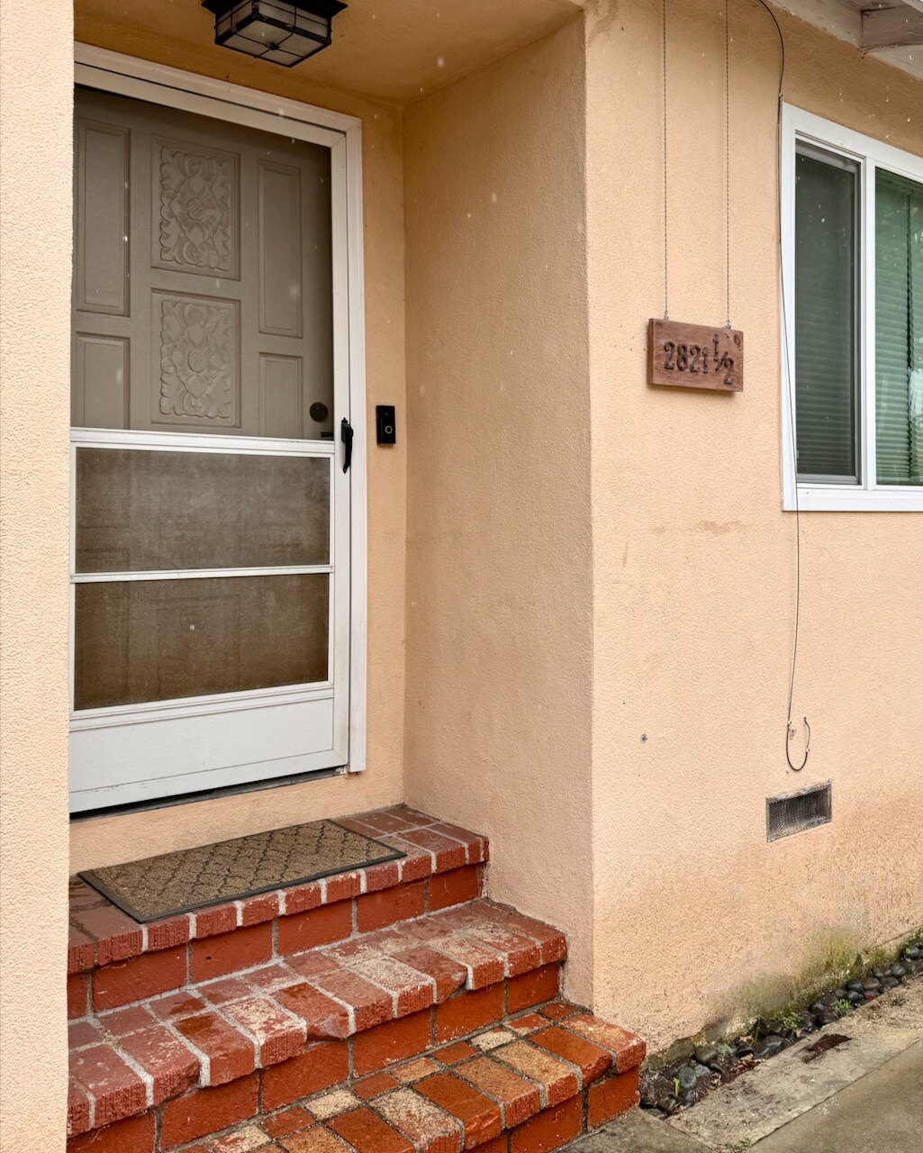side entrance - 2821 1/2 S Sycamore Ave