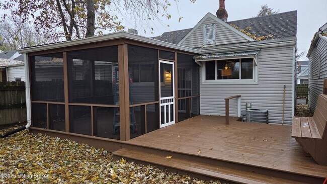 Building Photo - 1050 E Caldwell St