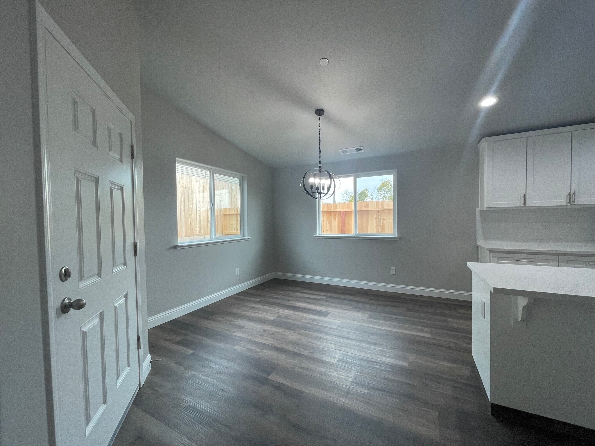Dinning room - 1051 Adell St