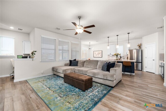 Building Photo - 2043 Cowan Dr