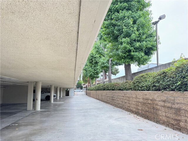 Building Photo - 251 N Oakland Ave