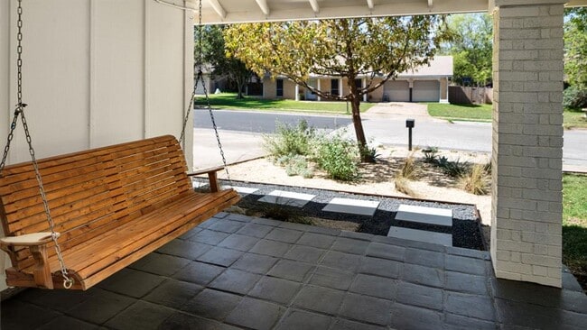 Building Photo - 6601 Blarwood Dr