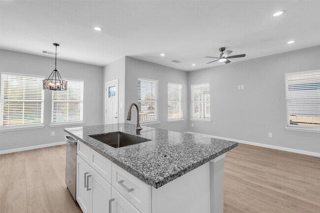 Building Photo - 4905 Paula St