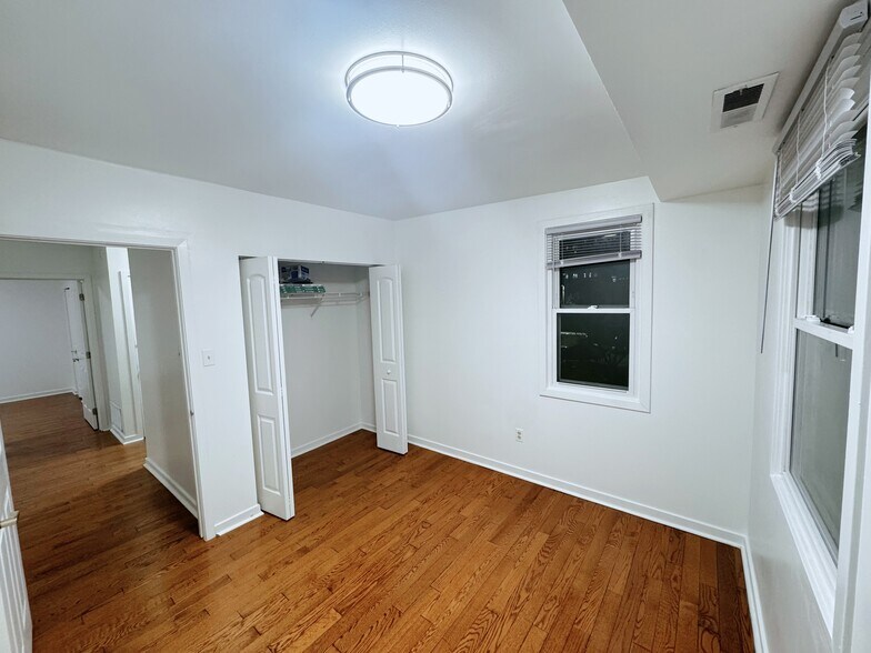 Building Photo - 304 N 8th St