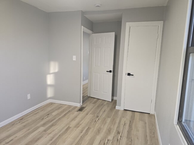 Building Photo - Beautiful 3BR/1BA Home on East Edgar Avenue