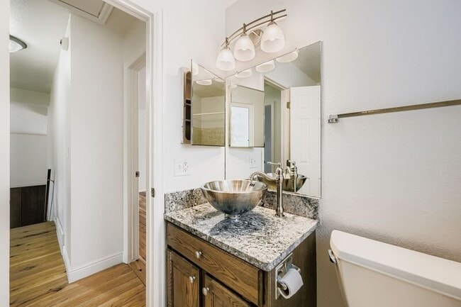 Building Photo - 1109 Panorama Dr