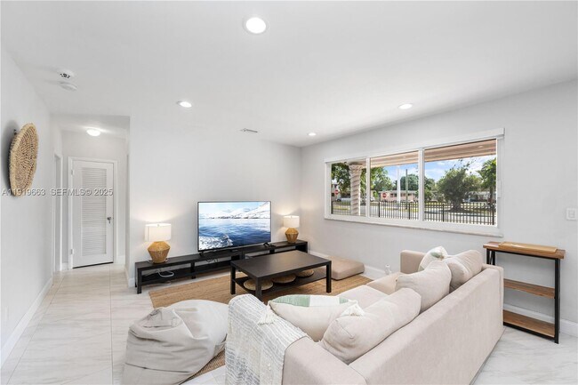 Building Photo - 1331 NE 160th St