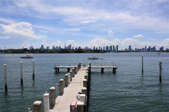 Building Photo - 1035 West Ave