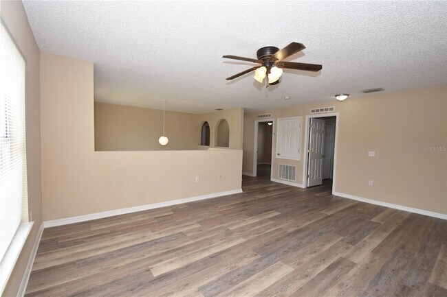 Building Photo - 27 Riverdale Ln