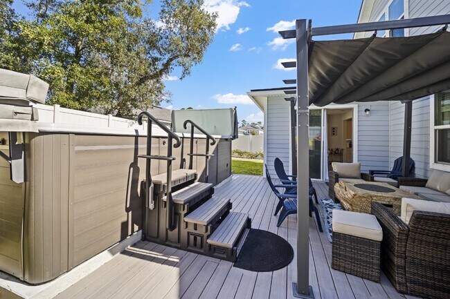 Building Photo - "Luxurious Furnished Home with 4-Bed, 3-Bath, Swim Spa Fenced Yard Golf Cart steps to the beach!"