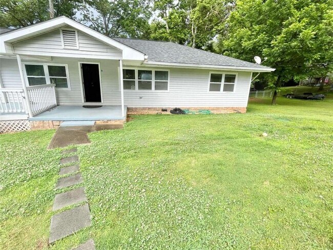 Primary Photo - 4415 Oak St