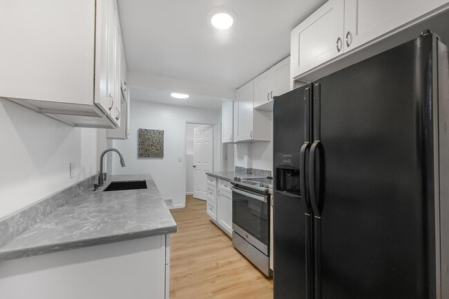 Building Photo - Fully Renovated & Very | Huge Yard | New HVAC | Lease w/ Option to Buy