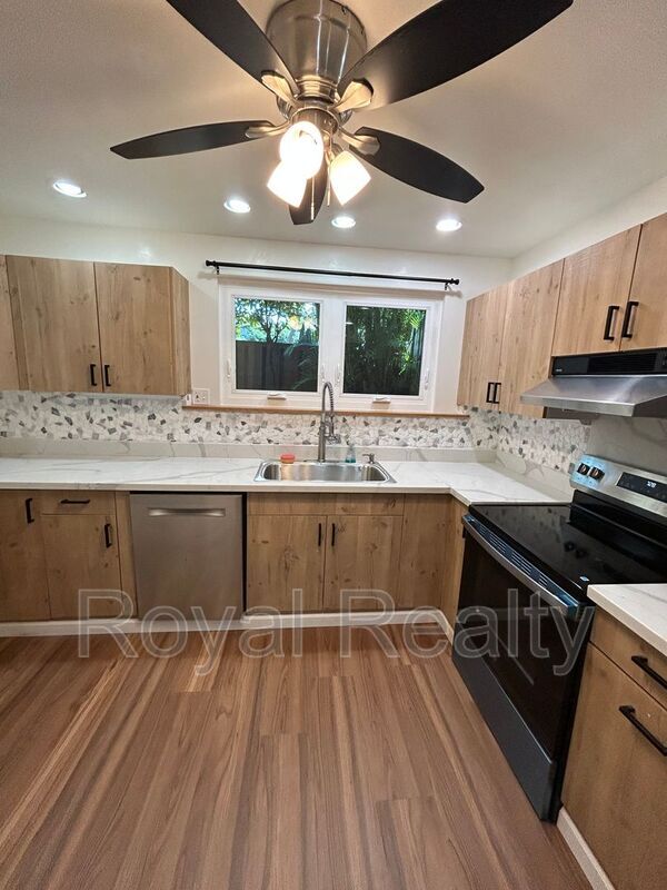Building Photo - 92-1068-1068 Palahia St