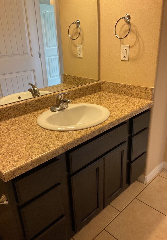 Building Photo - 4610 Cambridge Dr