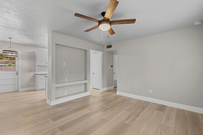 Building Photo - Beautifully Renovated 3 Bedroom 1 Bath Home on Large Corner Lot