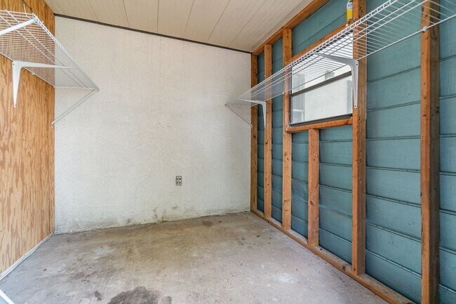 Building Photo - 586 Imperial Pl
