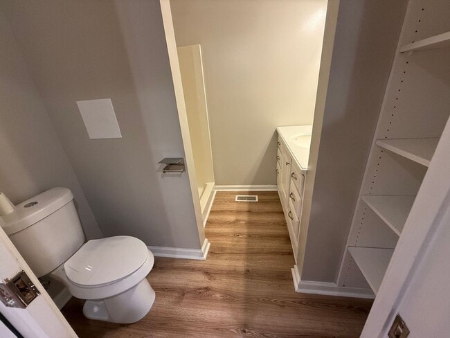 Building Photo - CHARMING COTTAGE IN NORMALTOWN AVAILABLE AUGUST 2026!