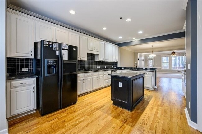 Building Photo - 600 Vinings Estates Dr SE