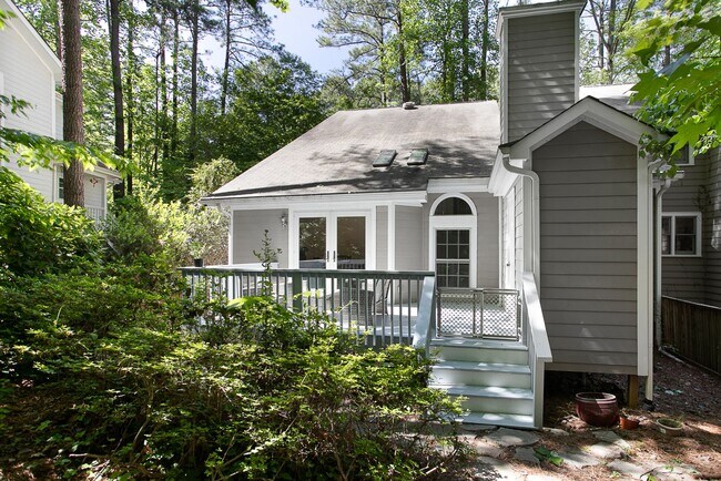 Building Photo - Contemporary 3-Bedroom 2-Bath Townhome in Chapel Hill Close to UNC and Hospital!