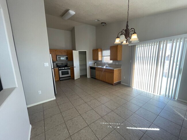 Building Photo - Great 3 Bedroom Home