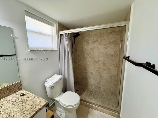 Building Photo - 1591 NE Miami Gardens Dr