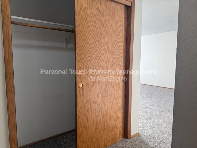 Building Photo - 301 6th St S