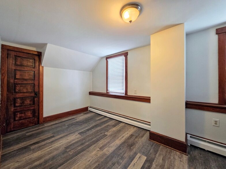 Building Photo - 712 S Broad St