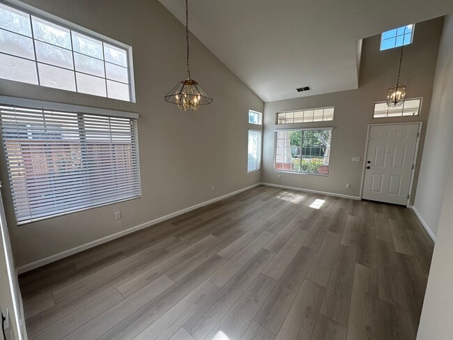 Building Photo - Beautiful 3 Bedroom, 2.5 Bath Antioch Home