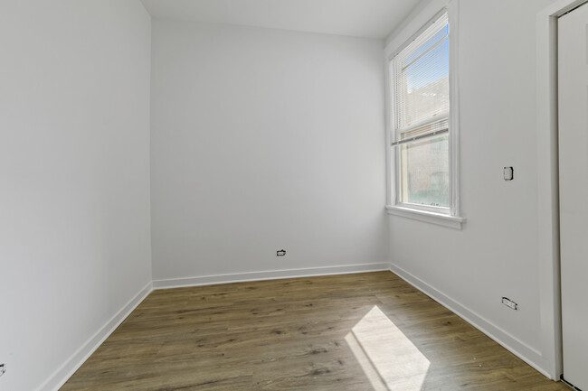 Building Photo - 1349 W Taylor St