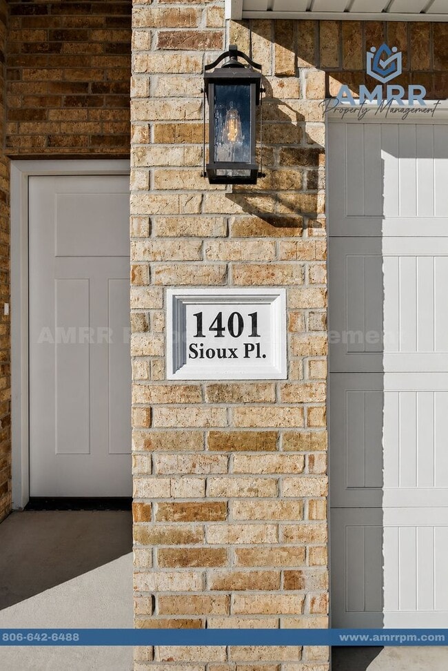 Building Photo - 1401 Sioux Pl
