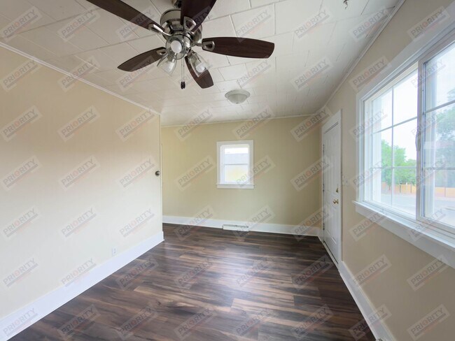 Building Photo - 1 Bedroom Single Family Home
