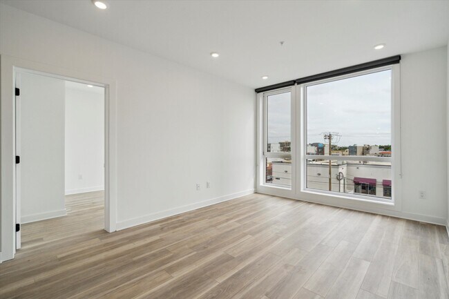 Building Photo - 2636 E York St