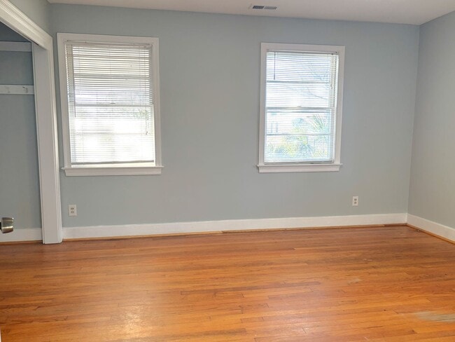 Building Photo - 2 Bedroom | 1 Bathroom Home – Downtown Charleston - Available NOW! Short term lease!