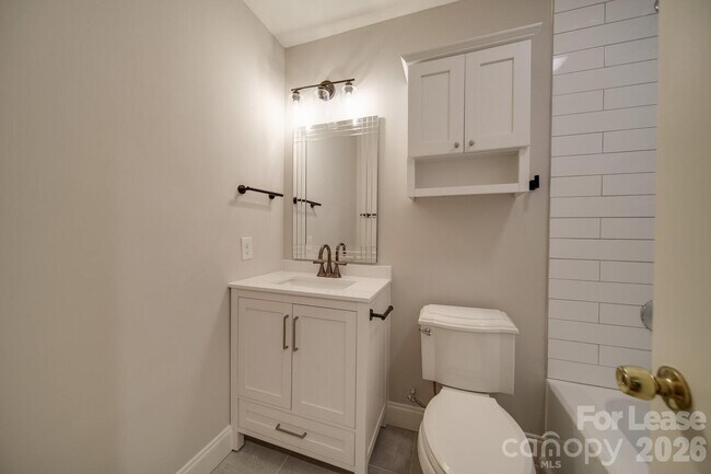 Building Photo - 6700 Castlegate Dr