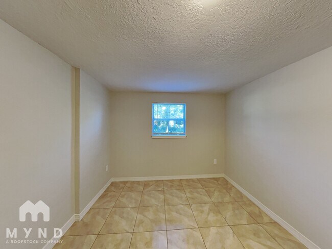 Building Photo - 2033 Allandale Cir E