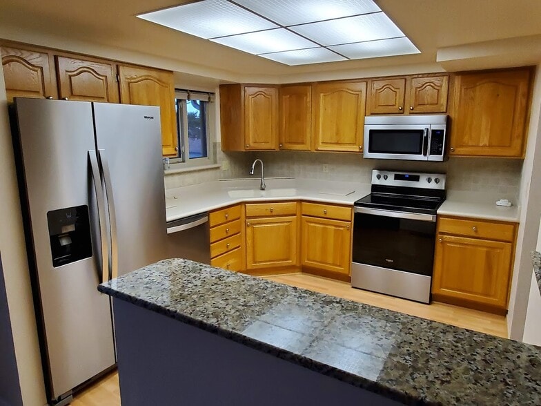 Kitchen - 5219 Alta Loma Rd