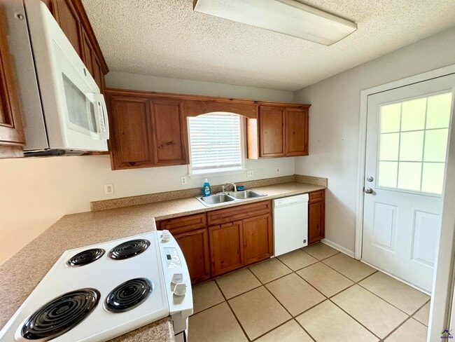 Building Photo - 308 Strawbridge Ln